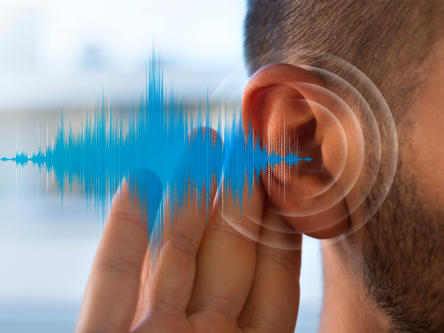 De la oreja de un hombre salen ondas de sonido de color azul.